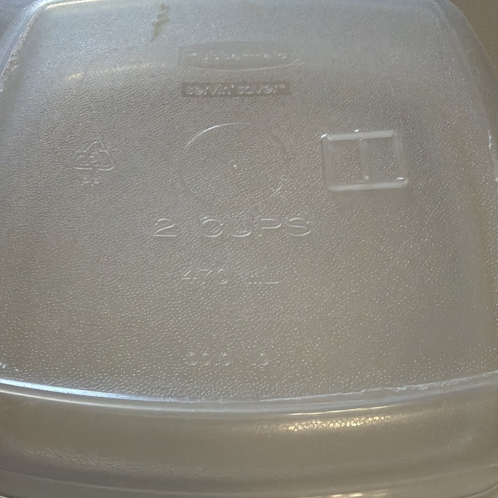 VTG Rubbermaid Servin Saver #1 Square 2 Cup Sandwich Container w/Almond Lid